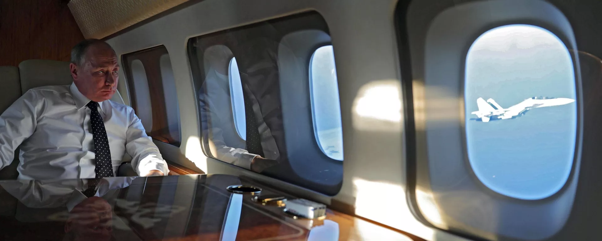 Vladímir Putin, presidente de Rusia, en el avión presidencial Vladímir Putin, presidente de Rusia, en el avión presidencial - Sputnik Mundo, 1920, 10.01.2018