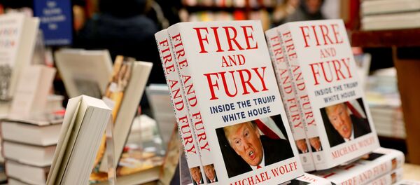 Un libro titulado 'Fuego y Furia: Dentro de la Casa Blanca de Trump' - Sputnik Mundo