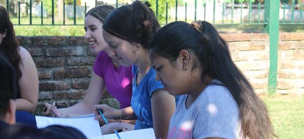 La iniciativa prepara a estudiantes uruguayos de nivel medio para los exámenes de febrero - Sputnik Mundo