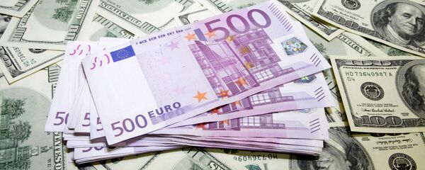Los billetes de dólares y euros - Sputnik Mundo