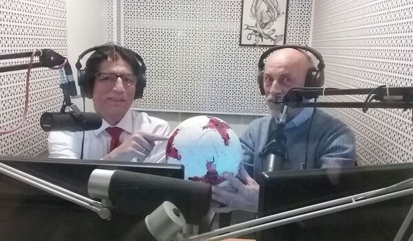 Lorenzo de Chosica (iz) y Víctor Sújov Lorenzo de Chosica (iz) y Víctor Sújov - Sputnik Mundo