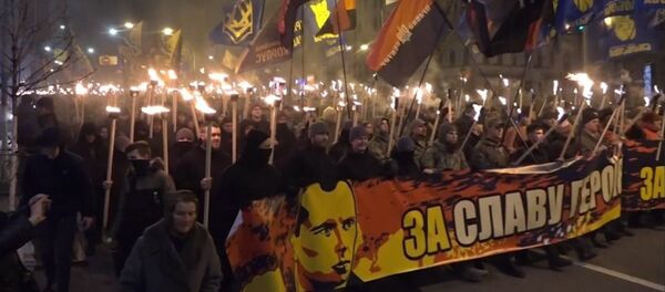 Centenares de ucranianos celebran el aniversario de líder nacionalista - Sputnik Mundo