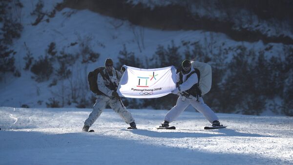 La bandera de los Juegos Olímpicos de 2018 en Pyeongchang - Sputnik Mundo