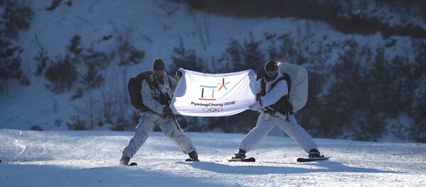 La bandera de los Juegos Olímpicos de 2018 en Pyeongchang - Sputnik Mundo