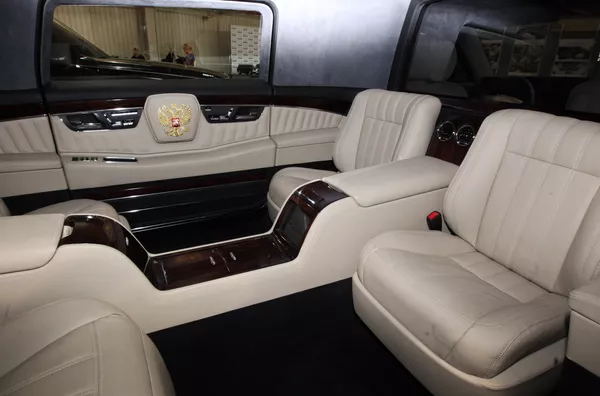 El interior del automóvil presidencial Kortezh El interior del automóvil presidencial Kortezh - Sputnik Mundo