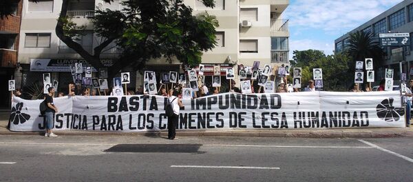 Un grupo de madres y familiares de desaparecidos uruguayos reclama en una manifestación en Montevideo. - Sputnik Mundo