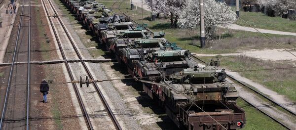 Traslado de equipos militares de Crimea a Ucrania - Sputnik Mundo