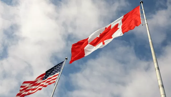 Banderas de EEUU y Canadá
