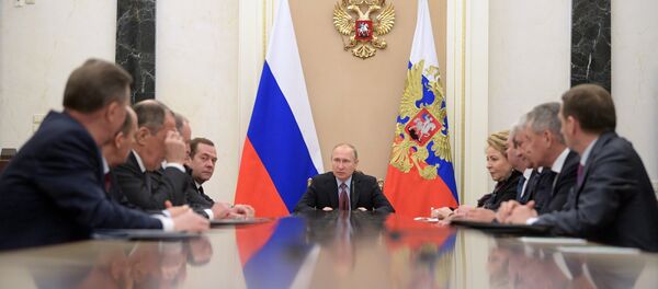 El presidente ruso, Vladímir Putin y los miembros permanentes del Consejo de Seguridad de Rusia - Sputnik Mundo