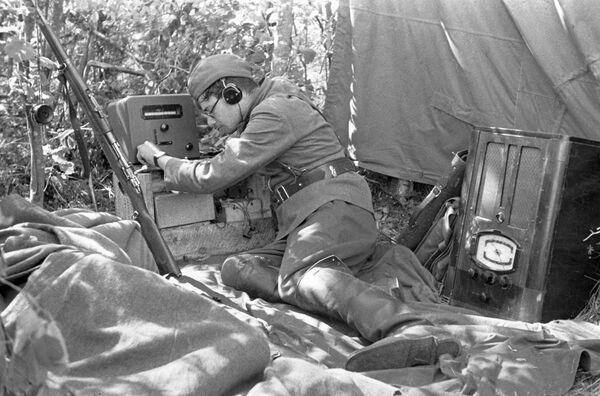 Un operador de radio soviético - Sputnik Mundo