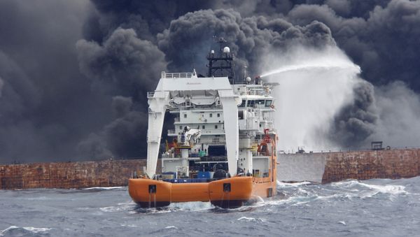 El incendio en el petrolero panameño el Sanchi en las aguas del mar de China Oriental El incendio en el petrolero panameño el Sanchi en las aguas del mar de China Oriental - Sputnik Mundo