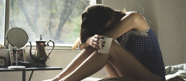 Una joven deprimida, imagen referencial - Sputnik Mundo