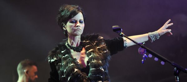 Dolores O'Riordan, vocalista y guitarrista del grupo The Cranberries - Sputnik Mundo