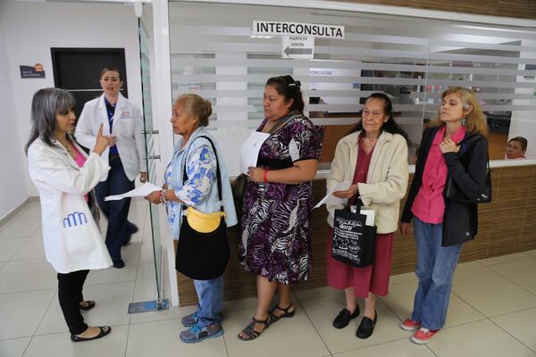 Las mujeres en el Centro de Cáncer de Mama del Hospital Zambrano Hellion Las mujeres en el Centro de Cáncer de Mama del Hospital Zambrano Hellion - Sputnik Mundo