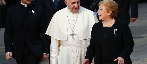 La presidenta de Chile, Michelle Bachelet, y el papa Francisco - Sputnik Mundo