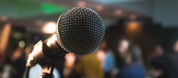 Un micrófono (imagen referencial) - Sputnik Mundo
