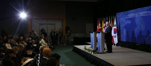 La ministra de Relaciones Exteriores de Canadá, Chrystia Freeland y el Secretario de Estado de EEUU, Rex Tillerson durante la reunión en Vancouver - Sputnik Mundo