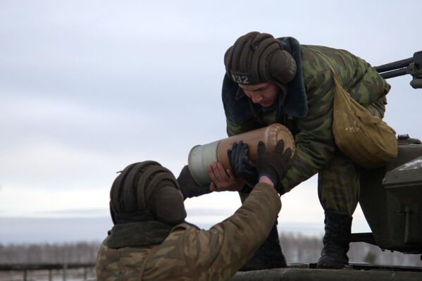 El fuego del que no se puede escapar: el Biatlón de Tanques comienza en Rusia - Sputnik Mundo