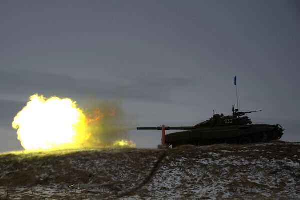 El fuego del que no se puede escapar: el Biatlón de Tanques comienza en Rusia - Sputnik Mundo