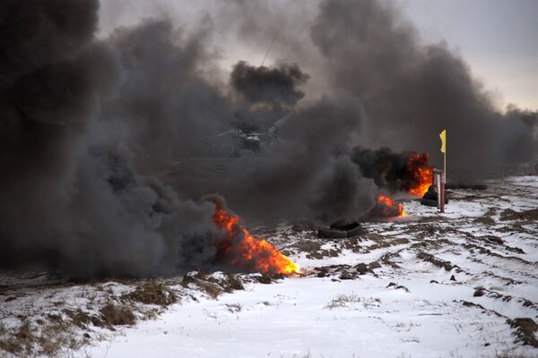 El fuego del que no se puede escapar: el Biatlón de Tanques comienza en Rusia - Sputnik Mundo