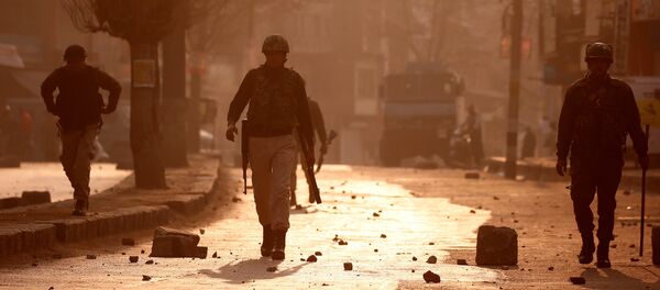 Policía india en Cachemira Policía india en Cachemira - Sputnik Mundo