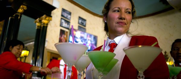 El daiquirí es uno de los cocteles más populares de Cuba y el preferido del escritor Ernest Hemnigway. - Sputnik Mundo