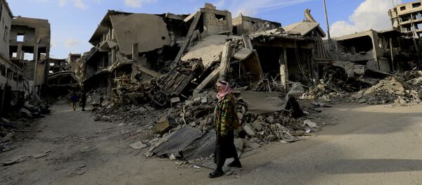 Edificios destruidos en Al Raqa, Siria, tras una operación apoyada por los aviones de EEUU - Sputnik Mundo