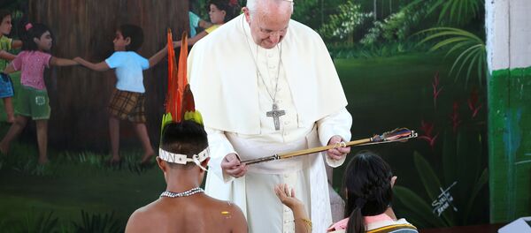 Papa Francisco durante su reunion con representantes indígenas en Puerto Maldonado Papa Francisco durante su reunion con representantes indígenas en Puerto Maldonado - Sputnik Mundo
