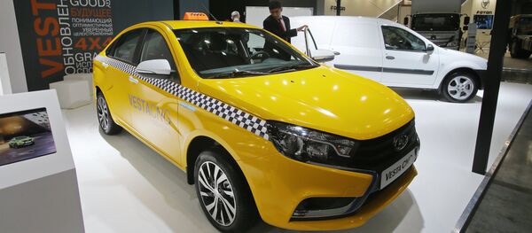 Autos rusos Lada Vesta y Lada Largus - Sputnik Mundo