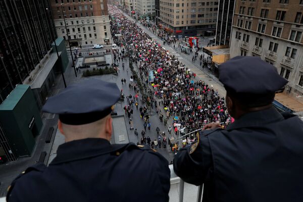 ¿Por qué demonios sigues aquí?: la Marcha de las Mujeres anti-Trump en EEUU - Sputnik Mundo