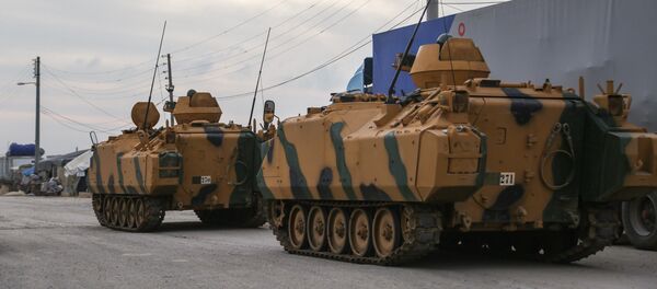 Vehículos blindados turcos en la frontera con Siria - Sputnik Mundo