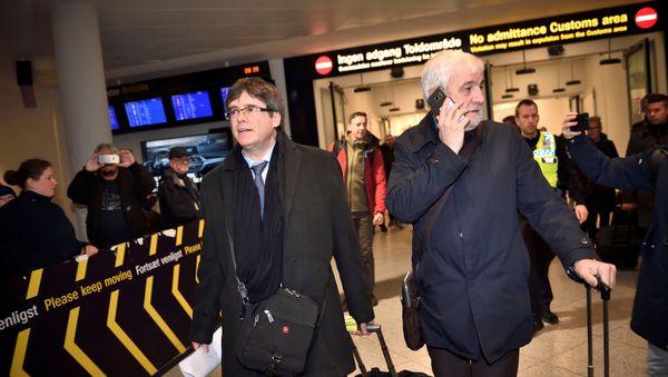 Carles Puigdemont, expresidente de Cataluña, llega a Dinamarca Carles Puigdemont, expresidente de Cataluña, llega a Dinamarca - Sputnik Mundo