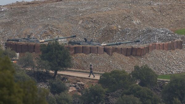 Artillería turca ataca posiciones kurdas en la frontera entre Turquía y Siria (archivo) - Sputnik Mundo