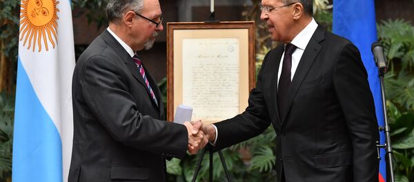 Embajador argentino en Rusia, Ricardo Lagorio y ministro ruso de Asuntos Exteriores, Serguéi Lavrov - Sputnik Mundo