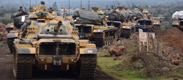 Vehículos blindados turcos en la frontera con Siria - Sputnik Mundo