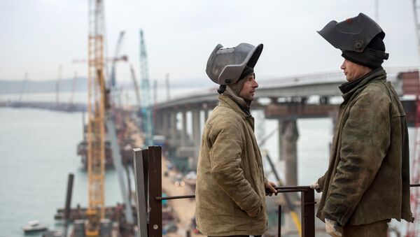 La construcción del puente de Crimea - Sputnik Mundo