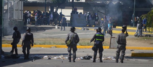 Enfrentamientos durante protesta opositora en Caracas, Venezuela - Sputnik Mundo