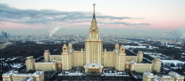 El edificio principal de la Universidad Estatal de Moscú - Sputnik Mundo