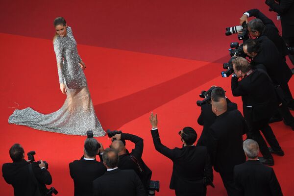 El sensual ángel de Victoria's Secret que robó el corazón a todo el mundo - Sputnik Mundo