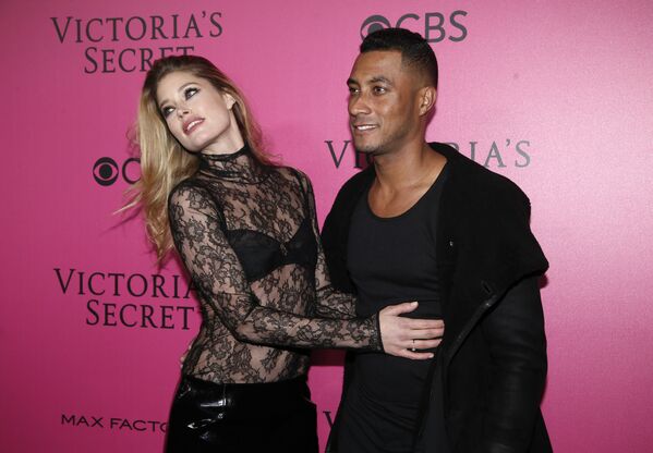 El sensual ángel de Victoria's Secret que robó el corazón a todo el mundo - Sputnik Mundo