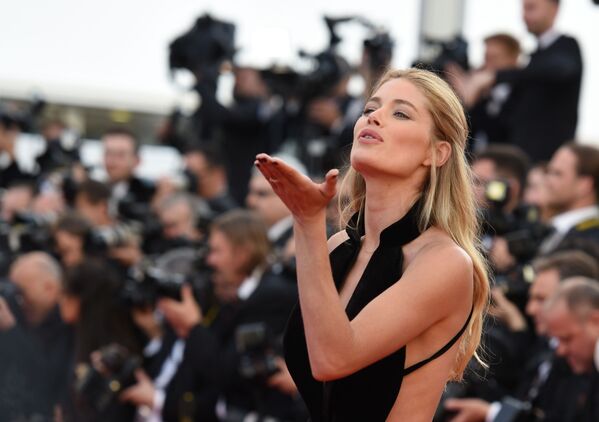 El sensual ángel de Victoria's Secret que robó el corazón a todo el mundo - Sputnik Mundo