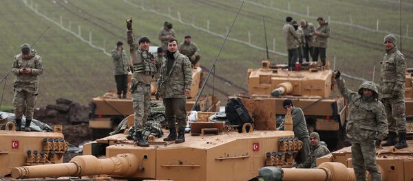 Soldados turcos en la frontera entre Turquía y Siria Soldados turcos en la frontera entre Turquía y Siria - Sputnik Mundo