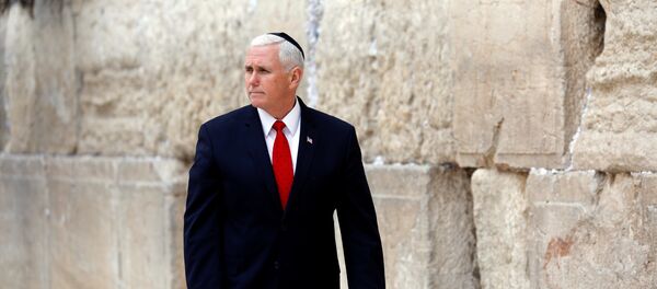 Mike Pence, el vicepresidente de Estados Unidos durante su visita de 48 horas a Israel - Sputnik Mundo