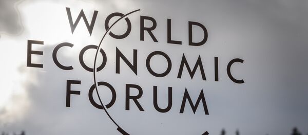 El logo del foro económico en Davos - Sputnik Mundo