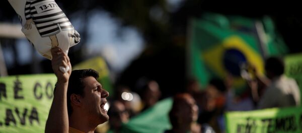 Protestas contra el expresidente brasileño Luiz Inácio Lula da Silva - Sputnik Mundo