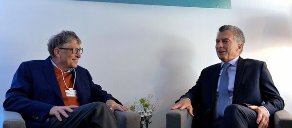 El presidente de Argentina, Mauricio Macri, junto al cofundador de Microsoft, Bill Gates - Sputnik Mundo