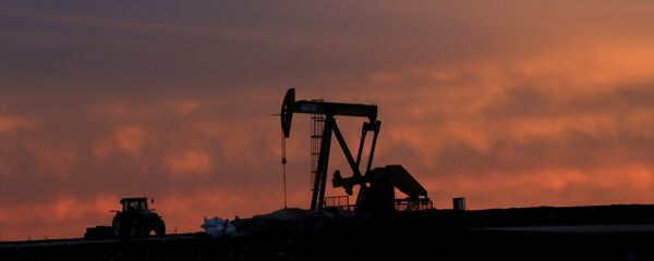 Una instalación para extracción de petróleo en Texas, EEUU (archivo) - Sputnik Mundo