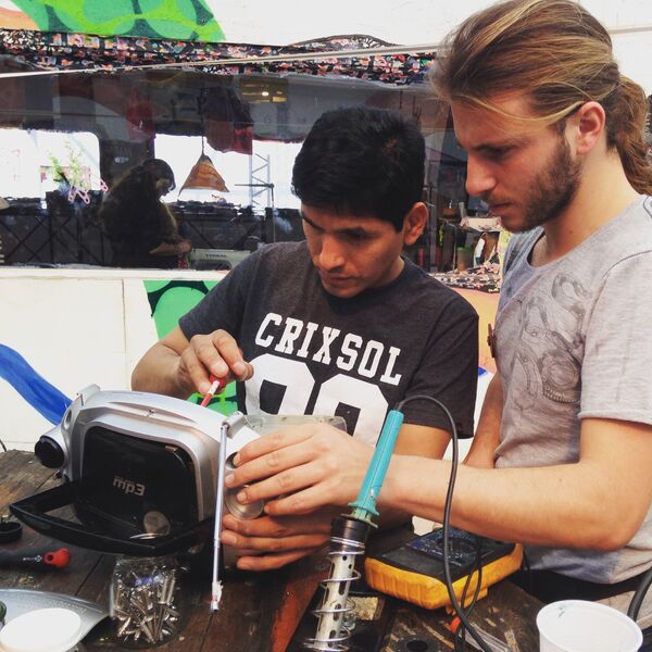 Sesión del Club de Reparadores en Argentina - Sputnik Mundo