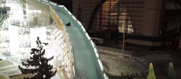 El tobogán más grande de Moscú - Sputnik Mundo