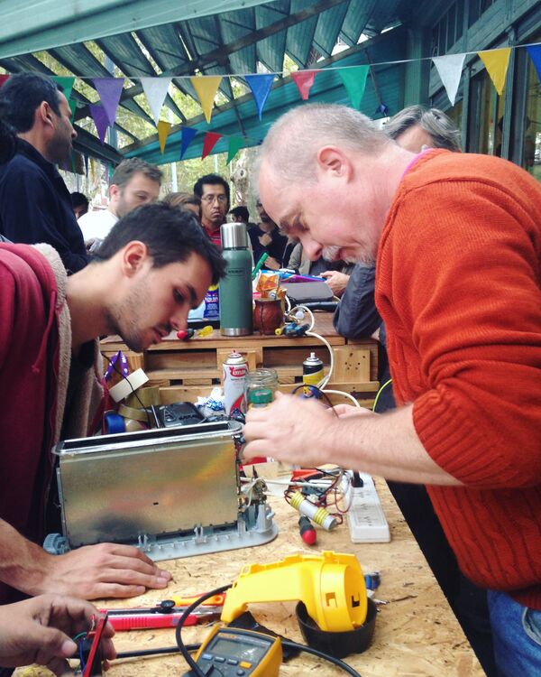 Sesión del Club de Reparadores en Argentina - Sputnik Mundo